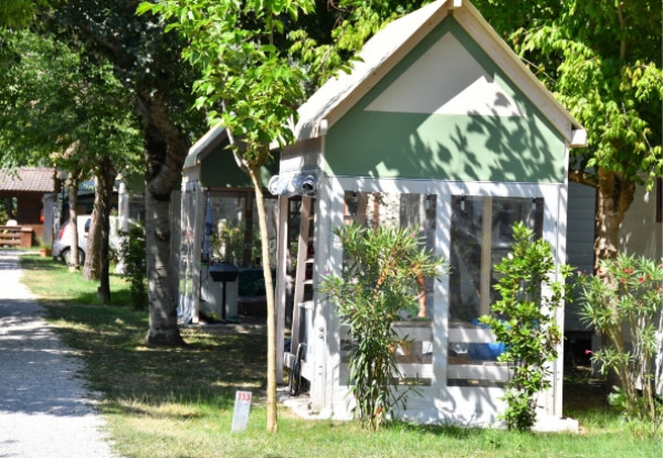 Piccole casette immerse nel verde, ideali per un soggiorno tranquillo e rilassante.